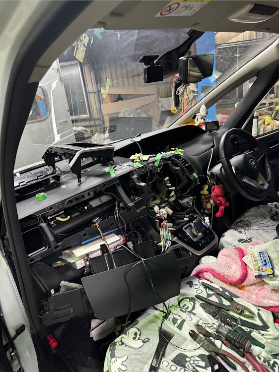 BELLO!さんが投稿したC27セレナ・ナビ交換・小遣い稼ぎ・Panasonic・汚い車内に関するカスタム事例の投稿画像1枚目