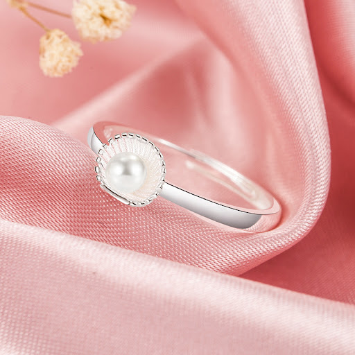 Title 5, Fashion Shell Pearl Ring for Women. Enhance you...