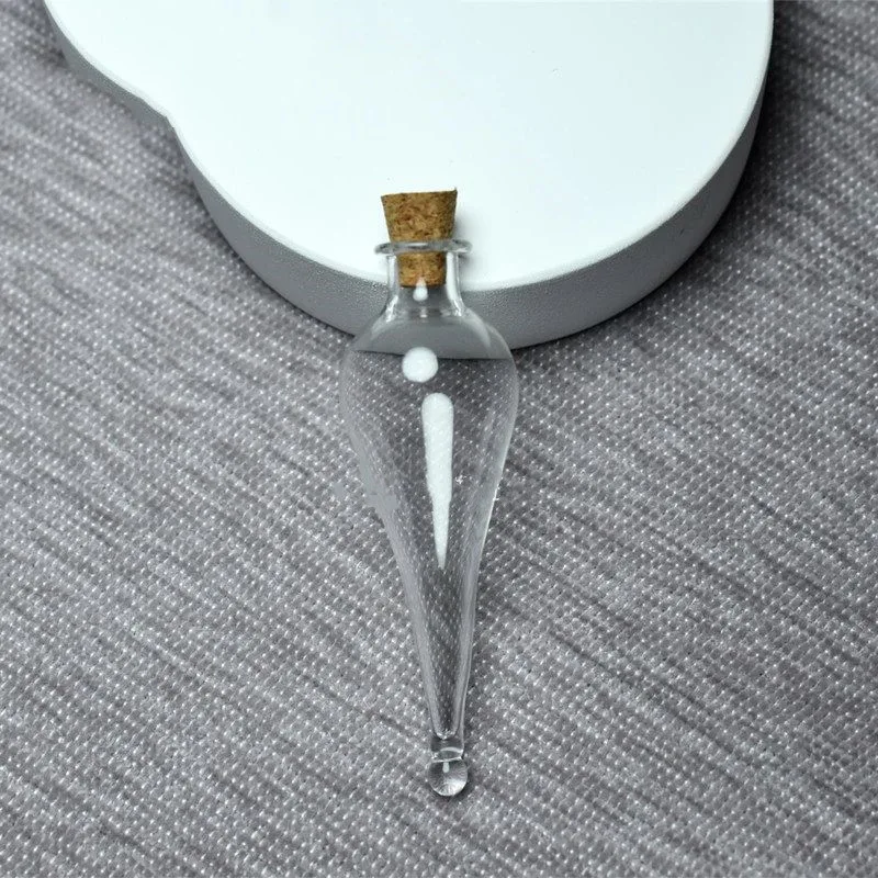 Charm de collier bouteille porte-bonheur potion magique pour attirer la chance et la magie. Un cadeau idéal pour les amateurs d'ésotérisme.