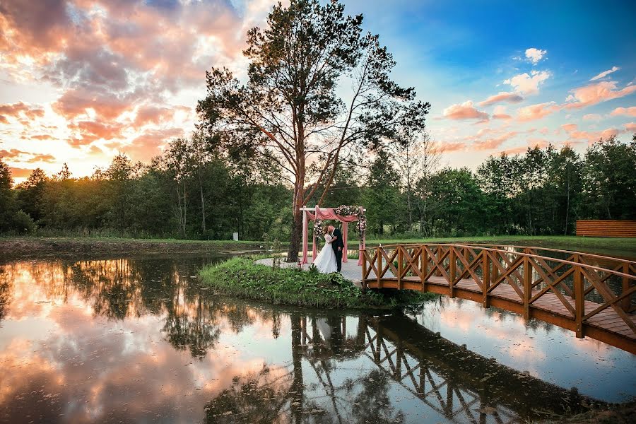 Fotógrafo de casamento Yuli Sub (jsphotography). Foto de 8 de agosto 2017