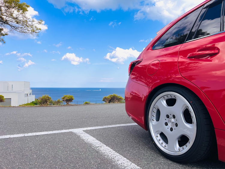 レヴォーグのお気に入りのプレスライン・今年もあと少し・細マッチョ・赤はいいぞに関するカスタム事例の投稿画像1枚目