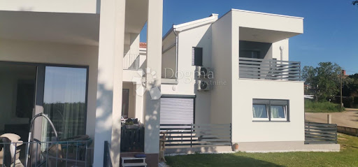 House with pool and terrace 2