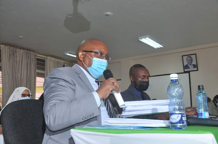 Lawyer Moses Waweru representing Nyali Primary School makes his submissions at the National Lands Commission session at Kenya School of Government in Mombasa on Tuesday.