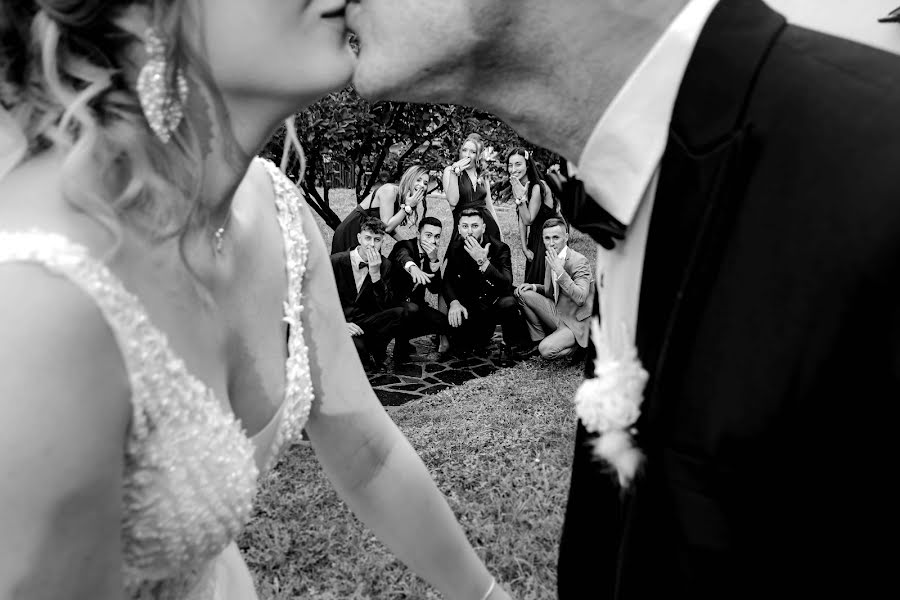 Wedding photographer Vaduva Adelin-Ionut (infinitemoments). Photo of 21 September 2022