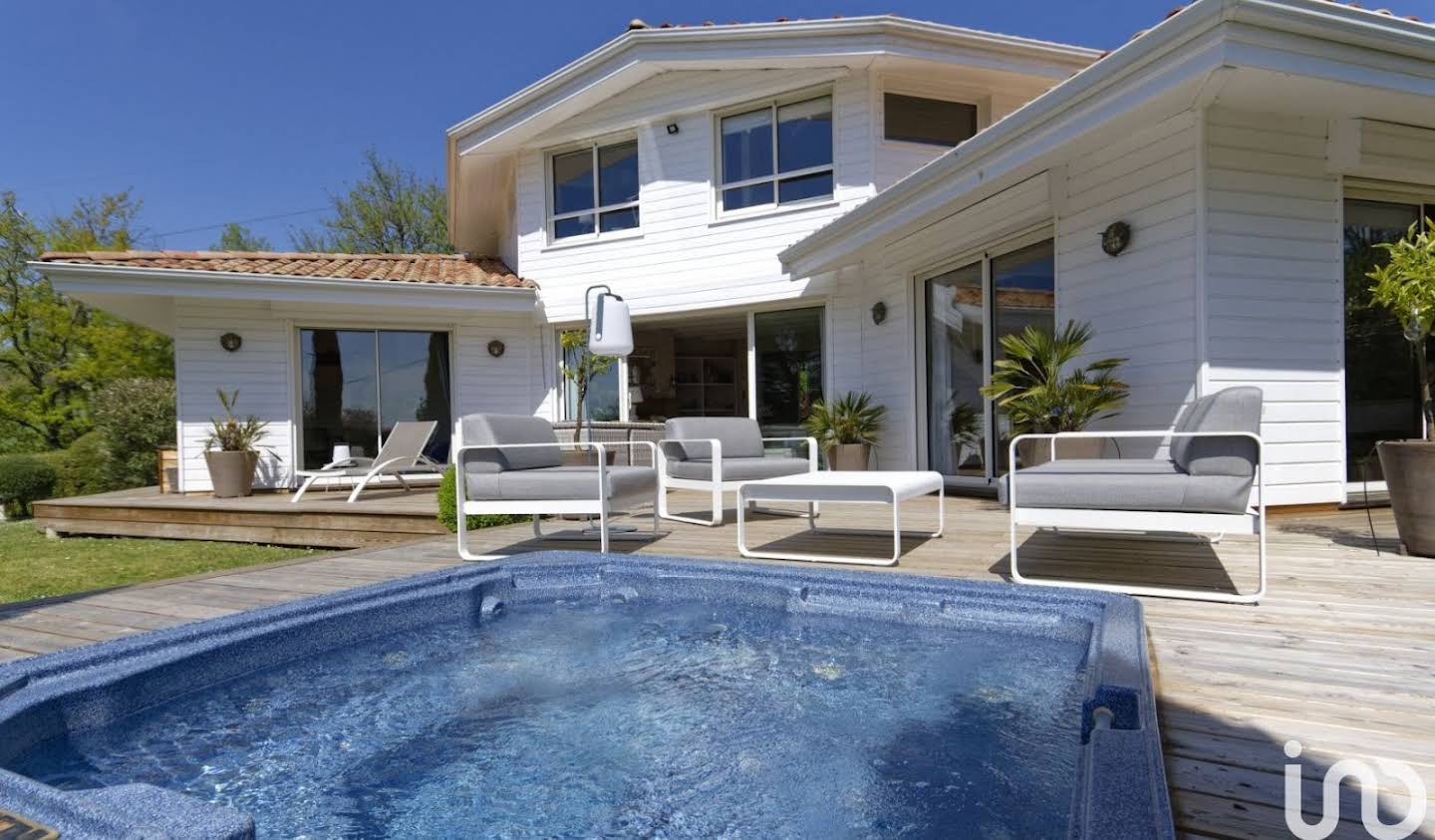 Maison avec piscine et terrasse Bouliac