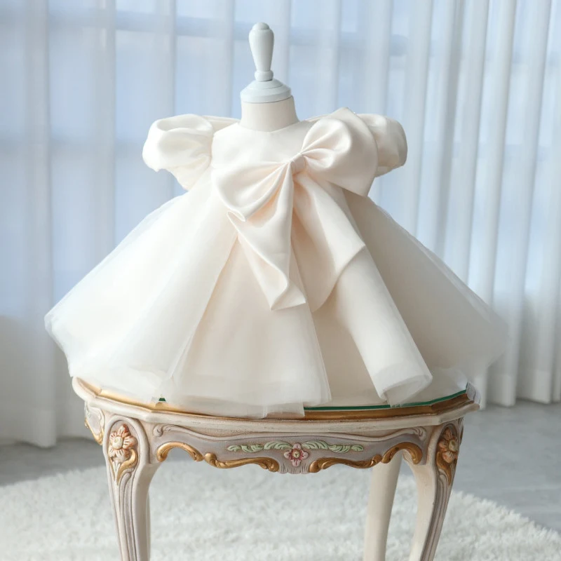 Zomerse prinsessenjurk voor kinderen, licht en luchtig. Perfect voor zonnige dagen, feestjes en spelen. Charmant design, ideaal voor meisjes.