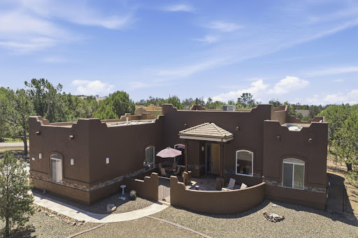 Brown house with patio and garden - Property purchase in Prescott, 3 bedrooms
