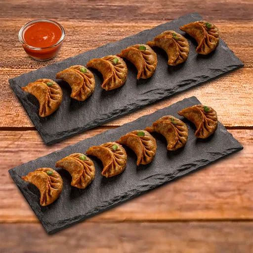 Fried Chicken Wheat Momos With Momo Chutney - 12 Pcs