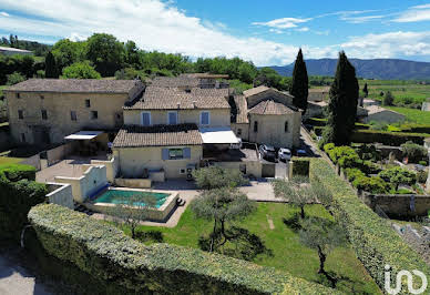 Maison avec piscine et terrasse 10