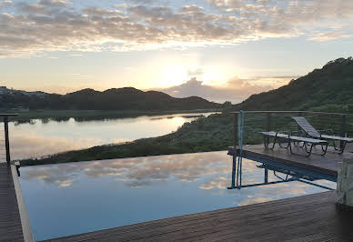 Maison avec piscine et terrasse 1