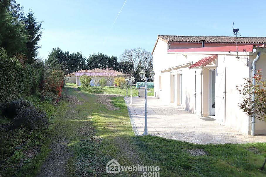 Vente maison 6 pièces 156 m² à Sèvres-Anxaumont (86800), 289 900 €