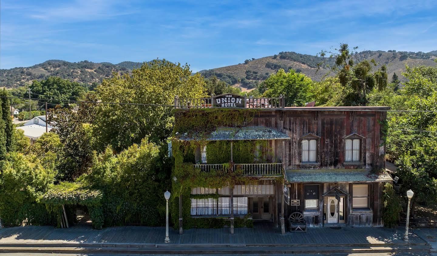 Farm house with garden Los Alamos