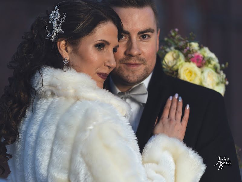 Fotógrafo de casamento Juho Bäck (juhoback). Foto de 15 de dezembro 2019