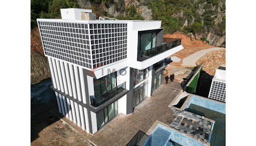 Maison avec piscine et terrasse 2