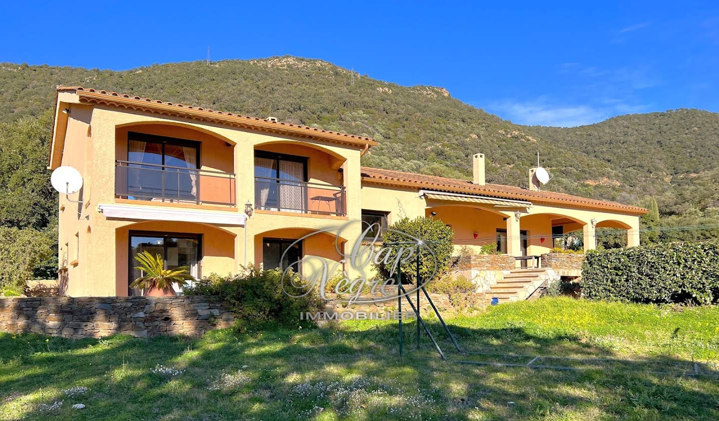 Property with pool and garden Le Lavandou