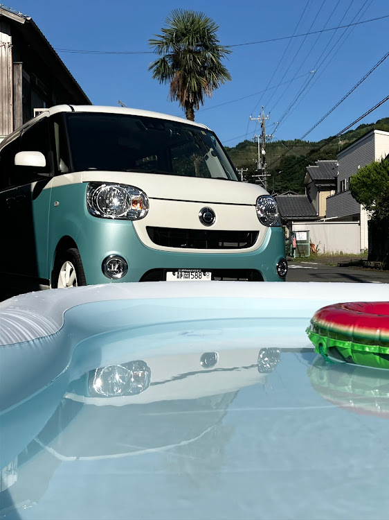 ムーヴキャンバスの夏っぽい写真・りふれくしょん・プールと愛車・スイカの季節・桃の皮食べますか？に関するカスタム事例の投稿画像1枚目