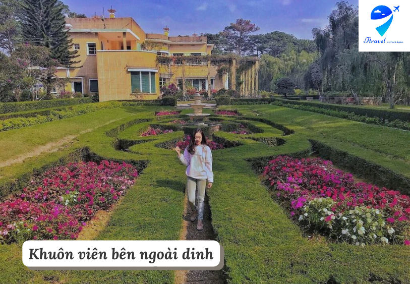 Khuôn viên bên ngoài dinh
