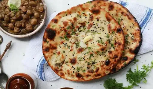 Chole + 2 Aloo Pyaz Kulcha