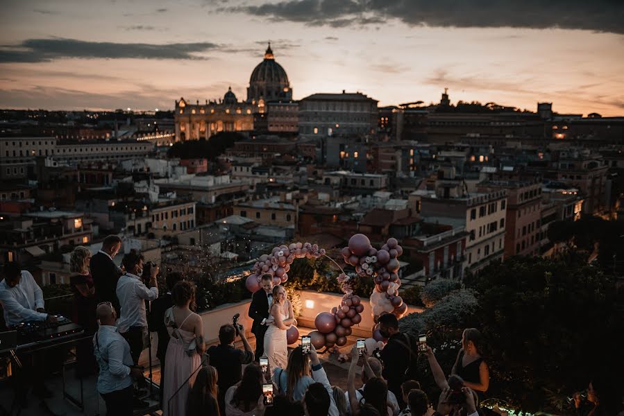 Svatební fotograf Simone Peroni (beyondstudio). Fotografie z 8.února 2022