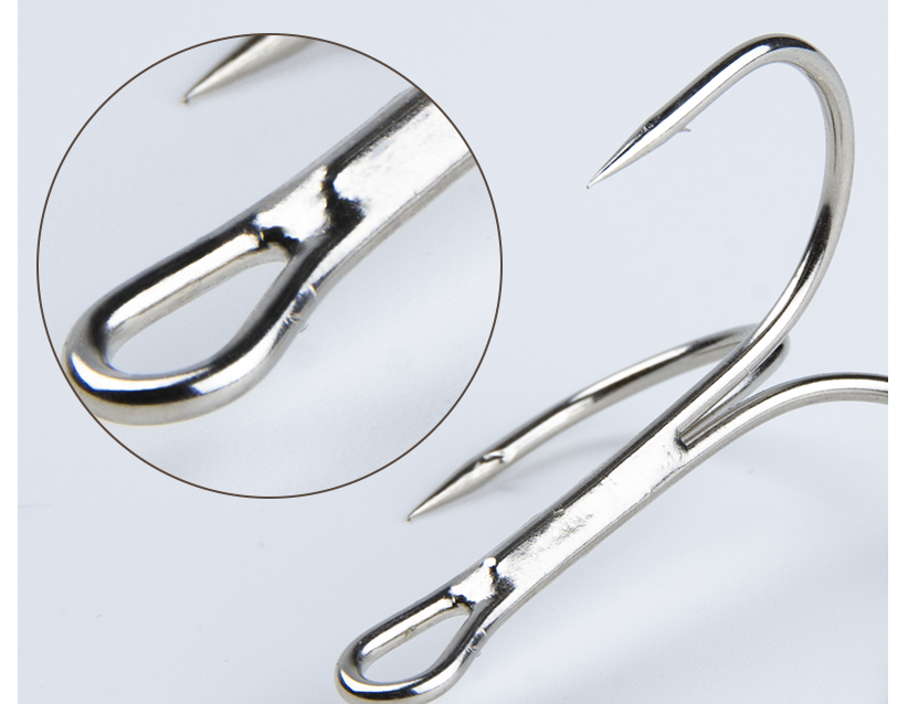 Anzol de pesca triplo, ideal para capturar carpas prateadas e cabeçudas. O gancho borboleta garante fisgadas eficientes e grandes peixes.