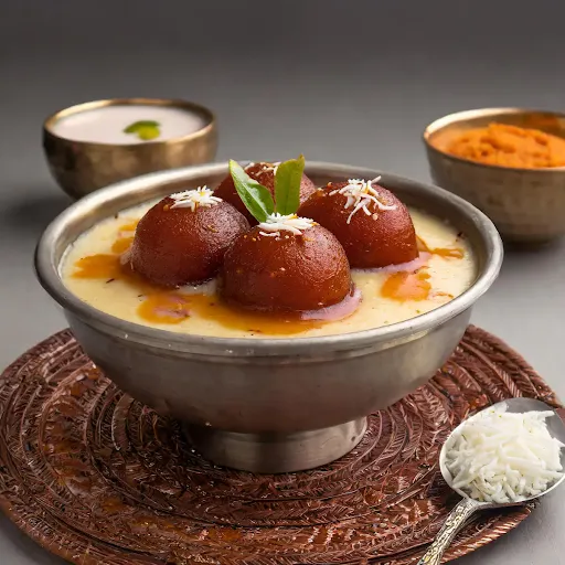 Desi Ghee Gulab Jamun With Rabri