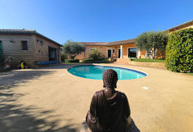 Villa avec piscine et terrasse 9