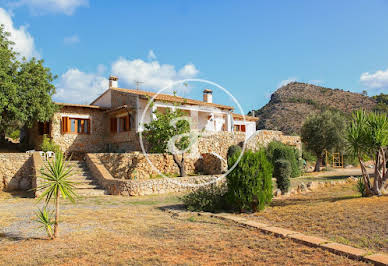 Farmhouse with pool 1