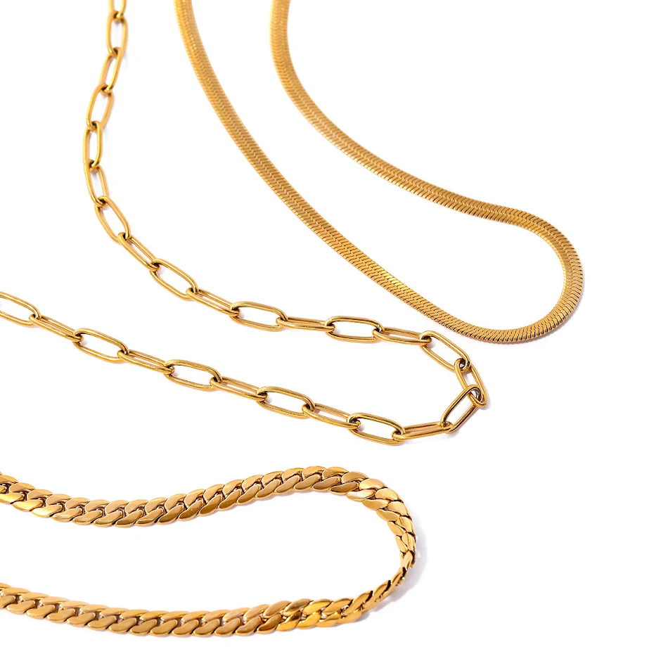 Collier Rétro Chaîne Multicouche Simple Dorée 18k Chaîne de Clavicule Élégant Accessoire pour Femme Style Intemporel