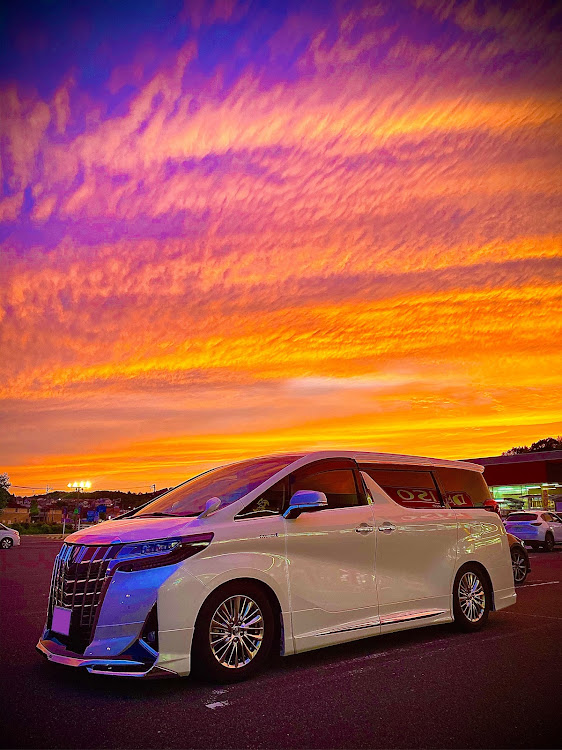 アルファードのアルファード乗りと繋がりたい・アルファード30系・夕焼けコラボ・不正改造車取締月間に関するカスタム事例の投稿画像1枚目