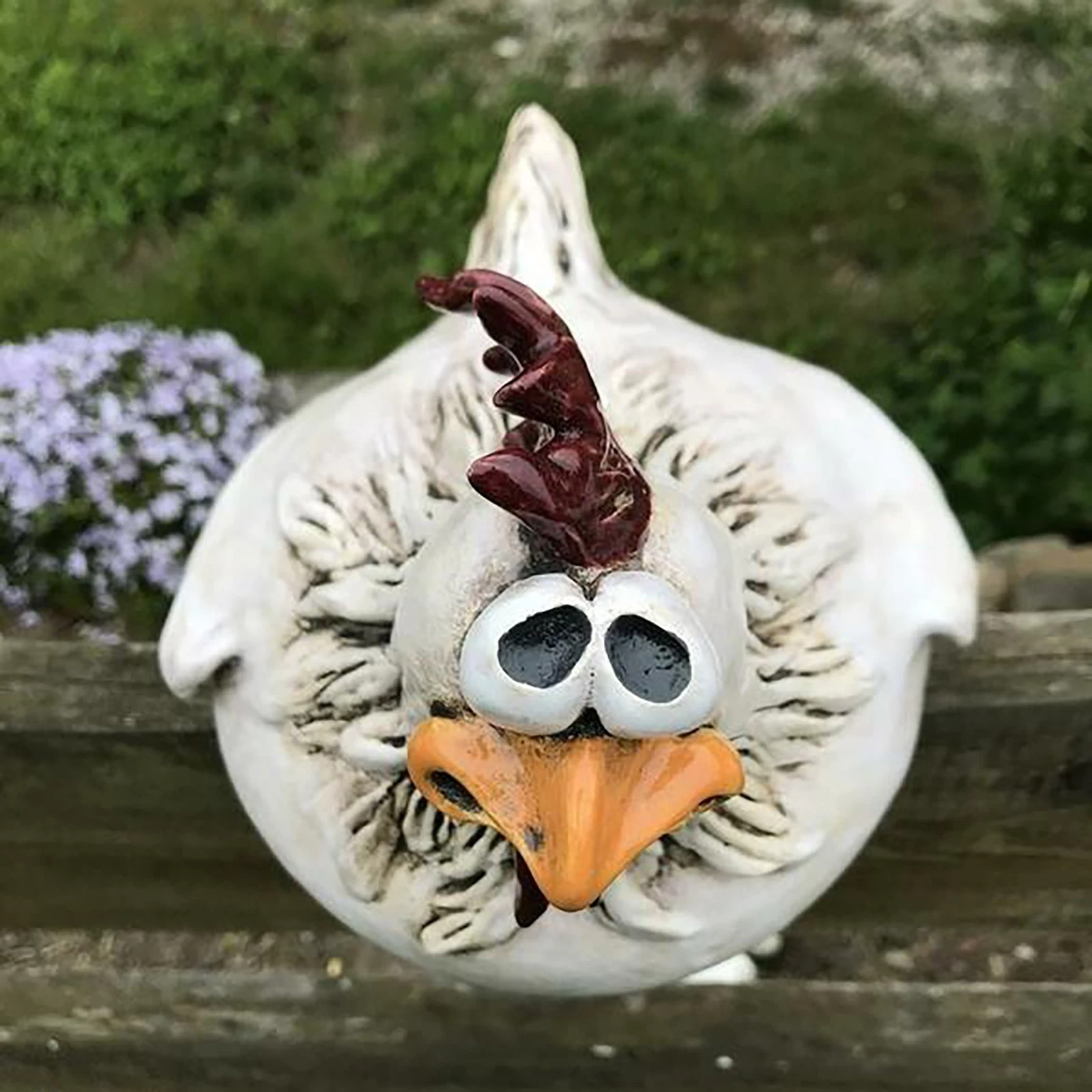 Title 7, Kip tuinbeeld voor decoratie in de tuin, op het...