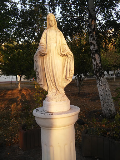 Статуя Присвята Марія Богородиця