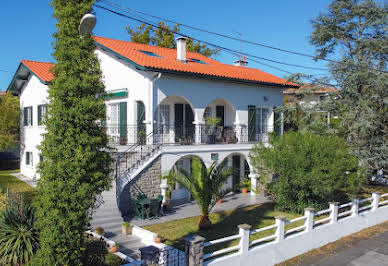 Villa with terrace 18