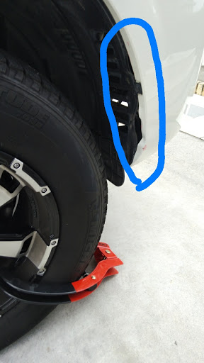 ランドクルーザープラド Gdj151wの傷 タイヤロック フロントバンパー ロック中 バックに関するカスタム メンテナンスの投稿画像 車 のカスタム情報はcartune