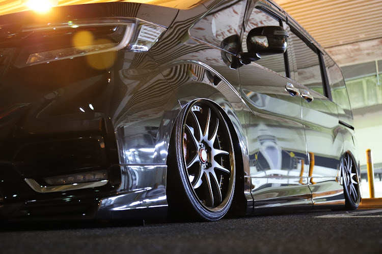 ステップワゴンスパーダのプレミアムスパイスパープルパール・恒例の😃・大阪からのお客様🚗💨・エアサスに関するカスタム事例の投稿画像4枚目
