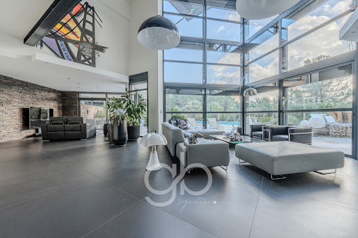 Maison avec piscine et jardin 5