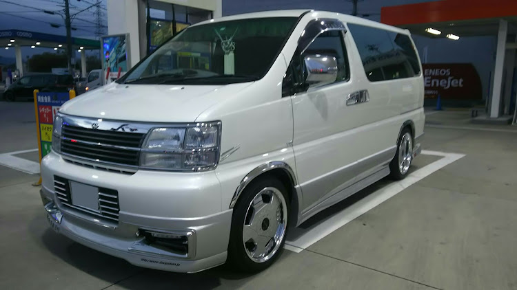 エルグランドのｶﾞｿｽﾀ・E50に関するカスタム事例の投稿画像1枚目