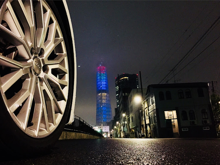 TT クーペの撮影・夜景・雨の東京スカイツリー・アベンジャーズ記念特別カラー・audi TTに関するカスタム事例の投稿画像1枚目