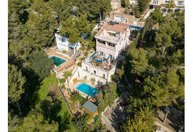 House with garden and terrace 2