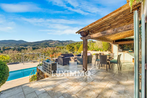 Villa with pool 3