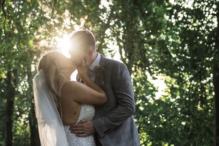 Wedding photographer Leighton Bainbridge (lbphoto). Photo of 27 September 2019