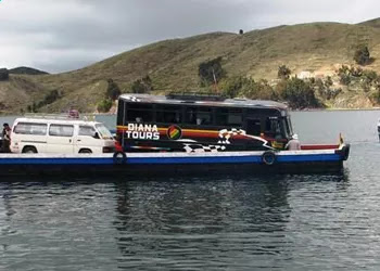 BUSES PERÚ EN TIQUINA