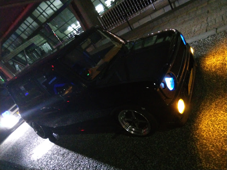 アルビノ(G-WORKS)さんが投稿したゆかいな仲間たち・空港challenger・お初・レッドメモリーに関するカスタム事例の投稿画像2枚目