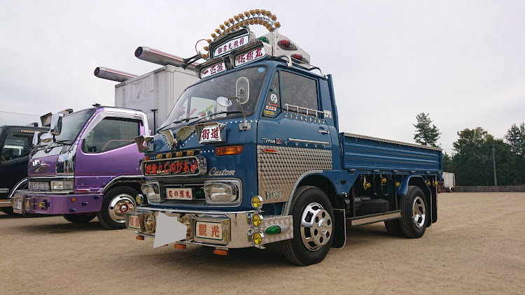 v30VIPさんが投稿した旧車イベント・デコトラ・サロンバスに関するカスタム事例の投稿画像4枚目