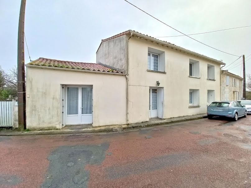 Vente maison 7 pièces 155 m² à Saint-Just-Luzac (17320), 140 000 €