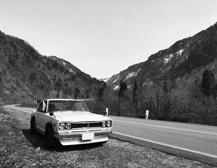 スカイラインのアメ車・旧車・コロナ対策で人気無いとこへ・モノクロ祭り便乗・ケンメリに関するカスタム事例の投稿画像1枚目
