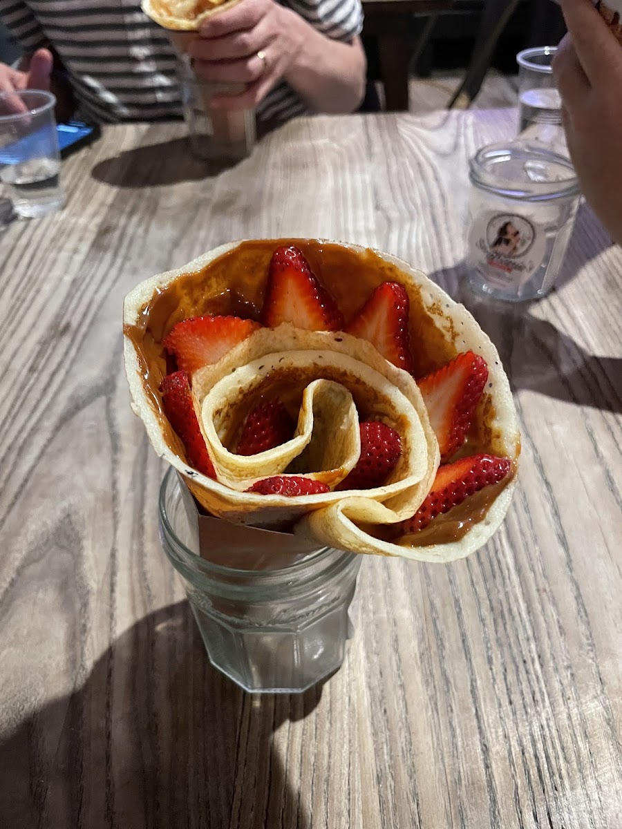 Dulce de leche and strawberries