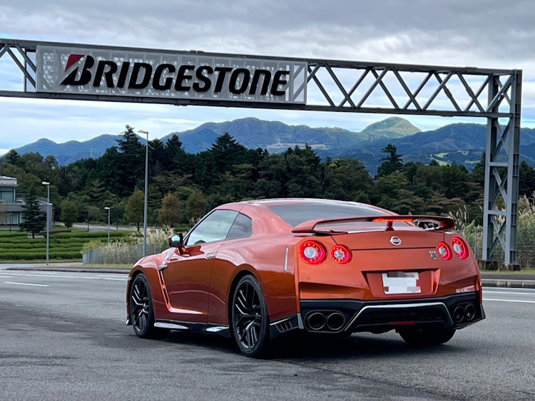 NISSAN GT-Rのスガスペック・大乗フェラーリミーティング・清水草一・CORNERSTONES・フジスピードウェイに関するカスタム事例の投稿画像12枚目