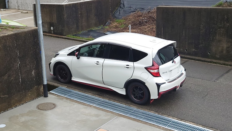 ノートのノートNISMO・ホイール交換・インチアップ・カスタムへの道に関するカスタム事例の投稿画像7枚目