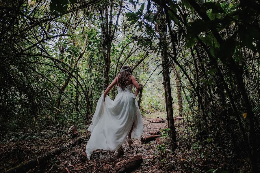 Fotografo di matrimoni Santie Troppoli (stweddingphoto). Foto del 3 dicembre 2020