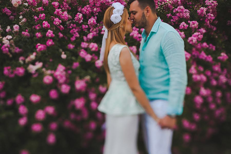 Wedding photographer Oksana Zakharchuk (youllow). Photo of 19 June 2014